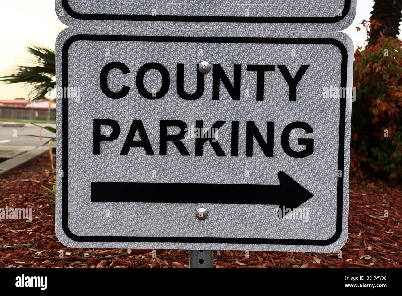 Cartello segnaletico per County Parking Foto Stock
