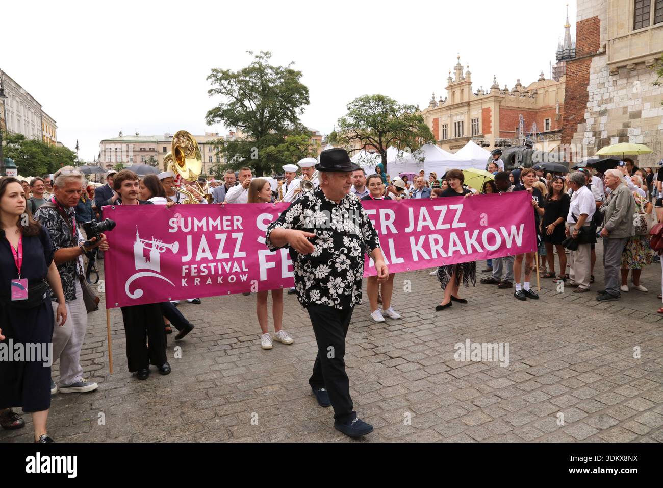 Cracovia. Cracovia. Polonia. Sfilata di Street jazz in stile New Orleans inaugurazione del Sumer Jazz Festival, evento annuale. Foto Stock
