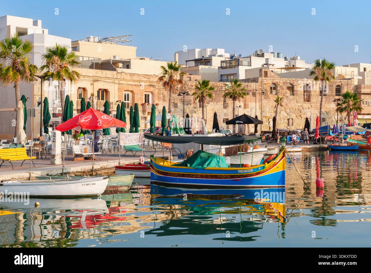 Porto di pesca di Marsaxlokk, Marsaxlokk di prima mattina, Malta, Europa Foto Stock