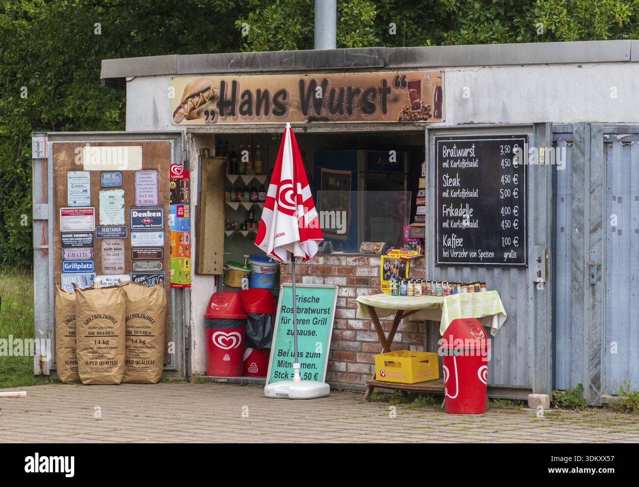 Wurst Bude, Hans Wurst, Grill, Feinschmecker, ristorante, prezzo, Bratwurst, vendite in strada, cultura, patrimonio culturale, Sassonia-Anhalt, Germania Foto Stock