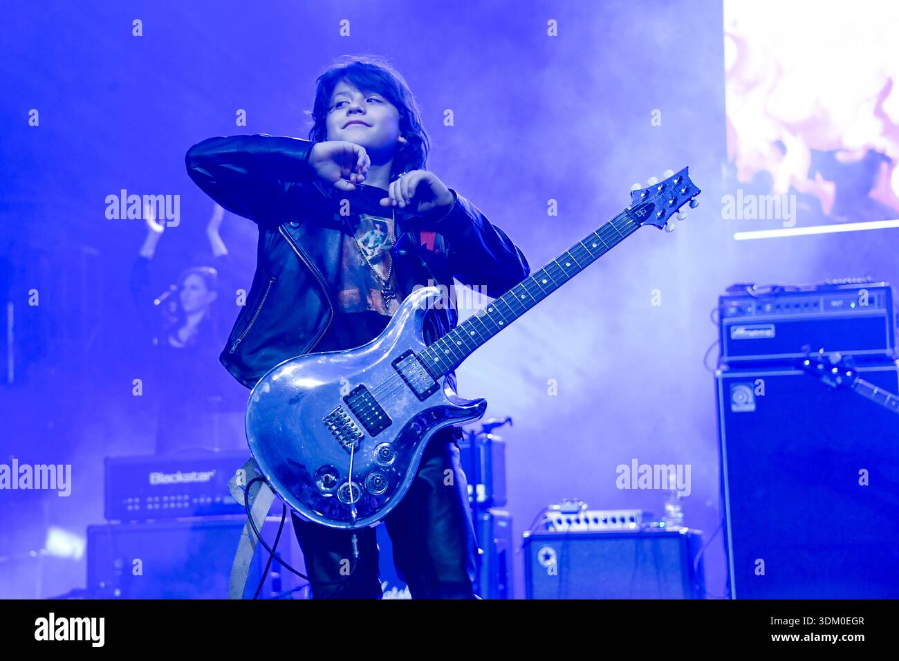 24 gennaio 2026, Anaheim, CA, USA: JAMM Night at NAMM 2026 è un concerto rock gratuito, Allâ€star tenuto durante il NAMM Show presso l'Anaheim Convention Center Arena. Scopo: Oltre ad essere una vetrina per il sistema audio e gli artisti, l'evento 2026 sostiene la David Z Foundation, che finanzia iniziative di educazione musicale. Host/sponsor: Presentato da RCF e alimentato dal loro sistema AUDIO TT+ ospitato da Paulie Z - Paul Zablidowsky (Credit Image: © Dave Safley/ZUMA Press Wire) SOLO USO EDITORIALE! Non per USO commerciale! Foto Stock