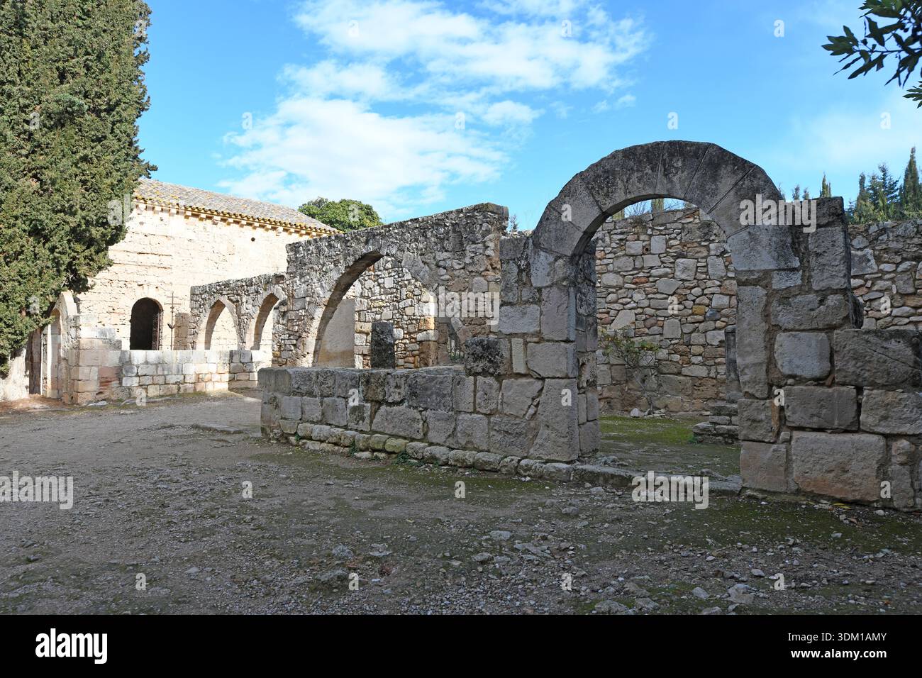 Reial Monestir de Santa Maria de Santes Creus. Cistercensi XII-XIII secolo. Abitazioni primitive dei monaci e cappella Trinitat. Aiguamúrcia, Alt Camp Foto Stock