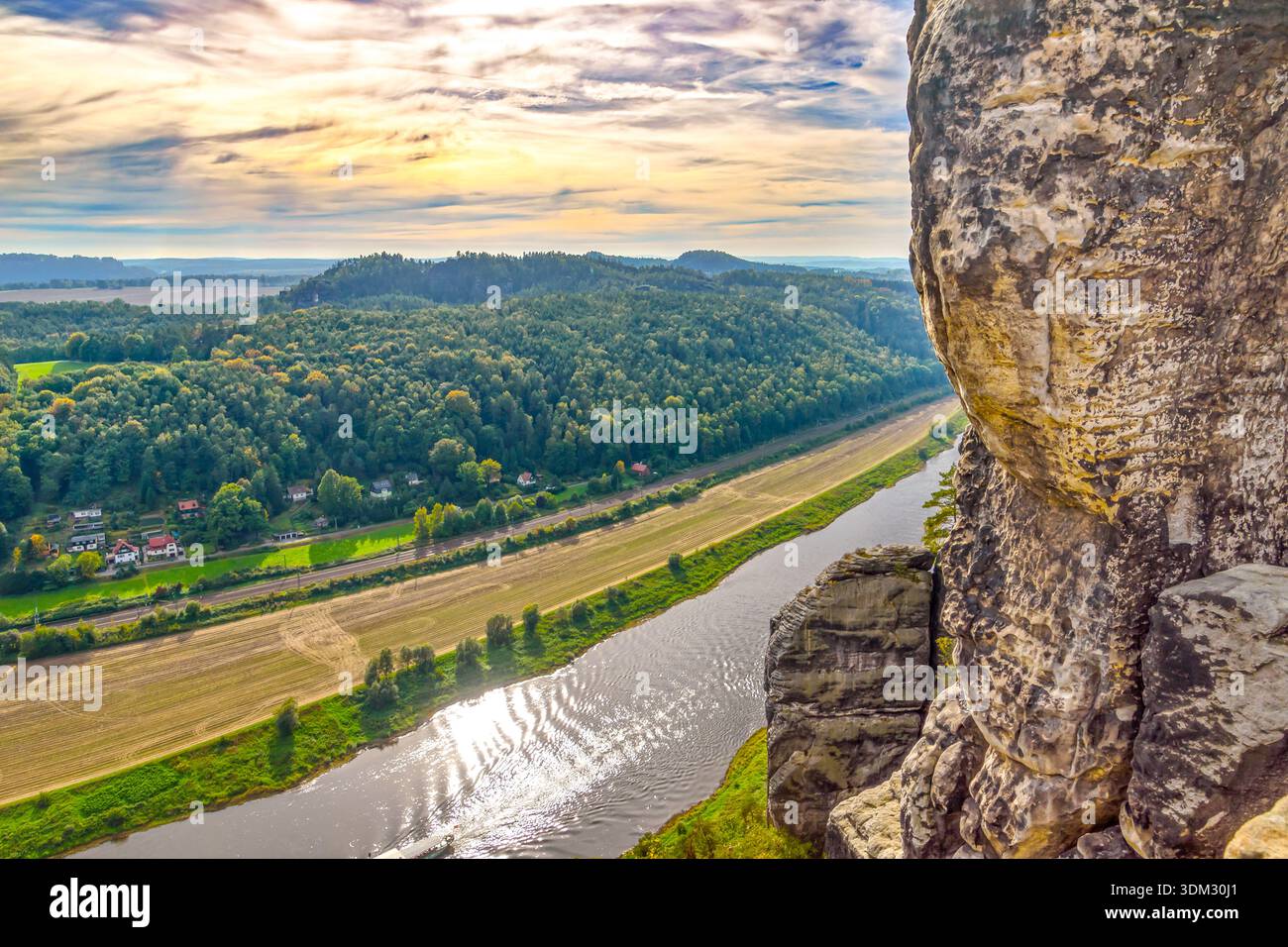 Vista dalla Bastei Felsen sulla valle dell'Elba Foto Stock