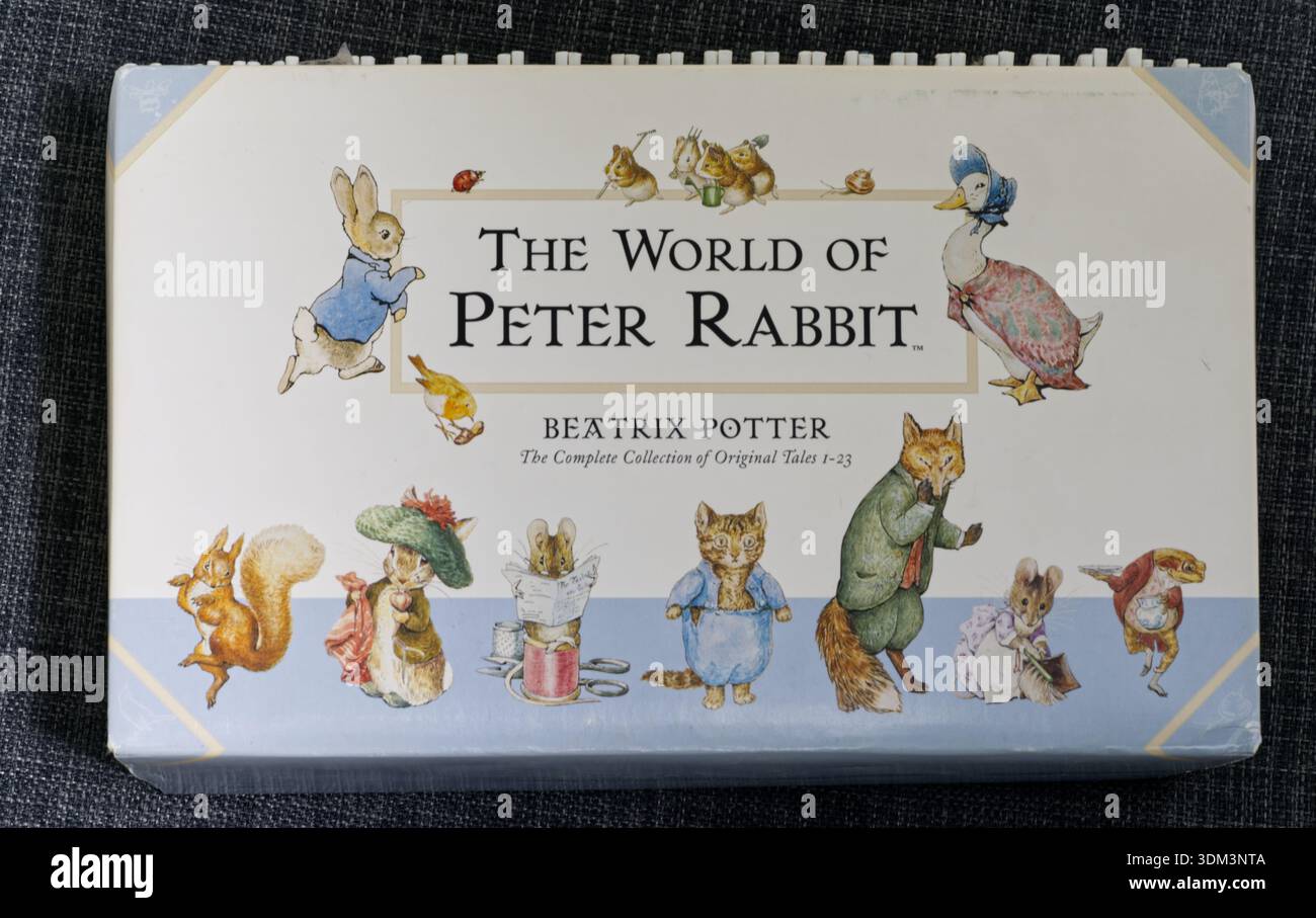 Un'immagine della collezione completa del mondo di Peter Rabbit libri per bambini. Foto Stock