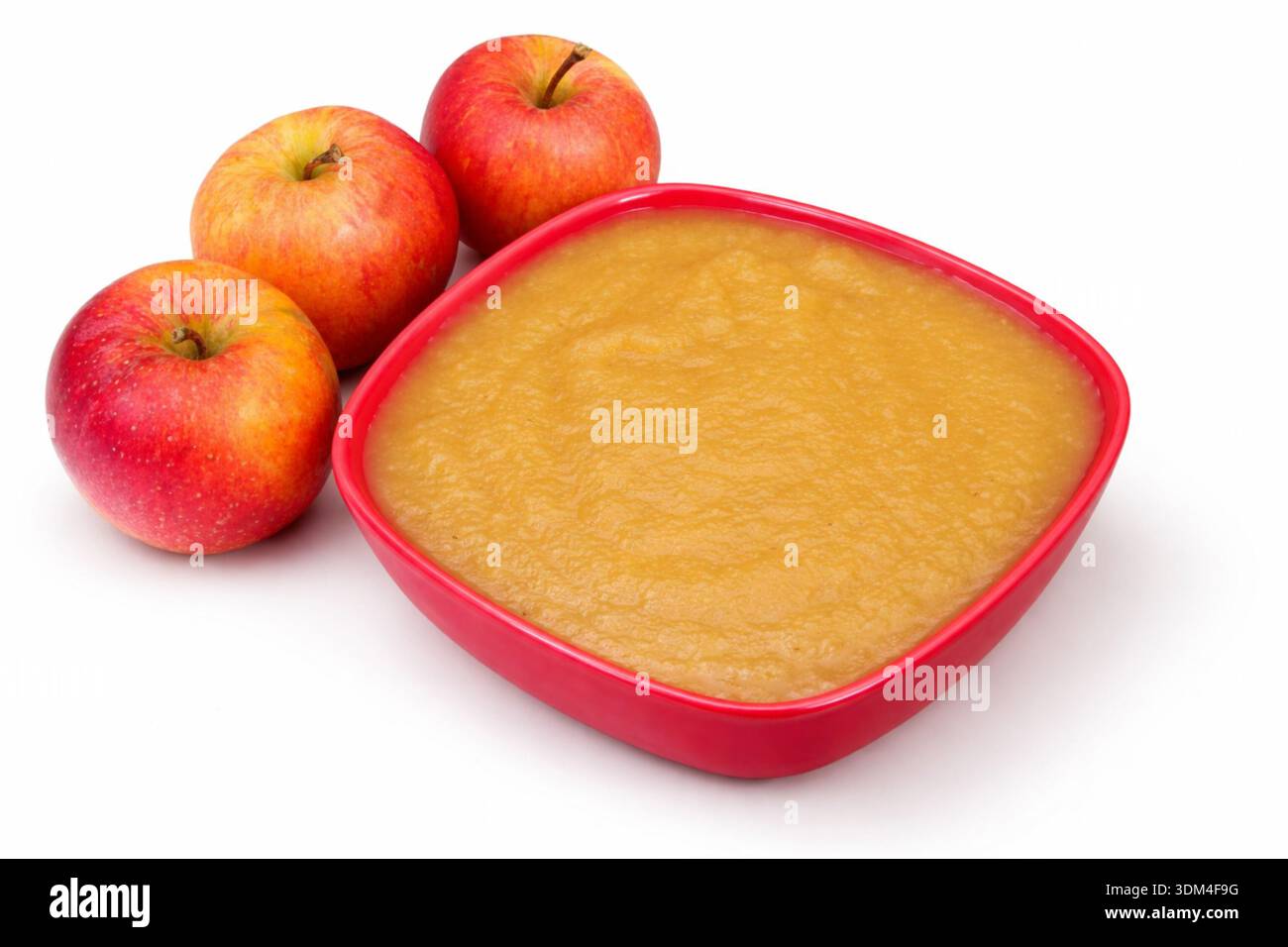 Salsa di mele fatta in casa in un recipiente rosso Foto Stock