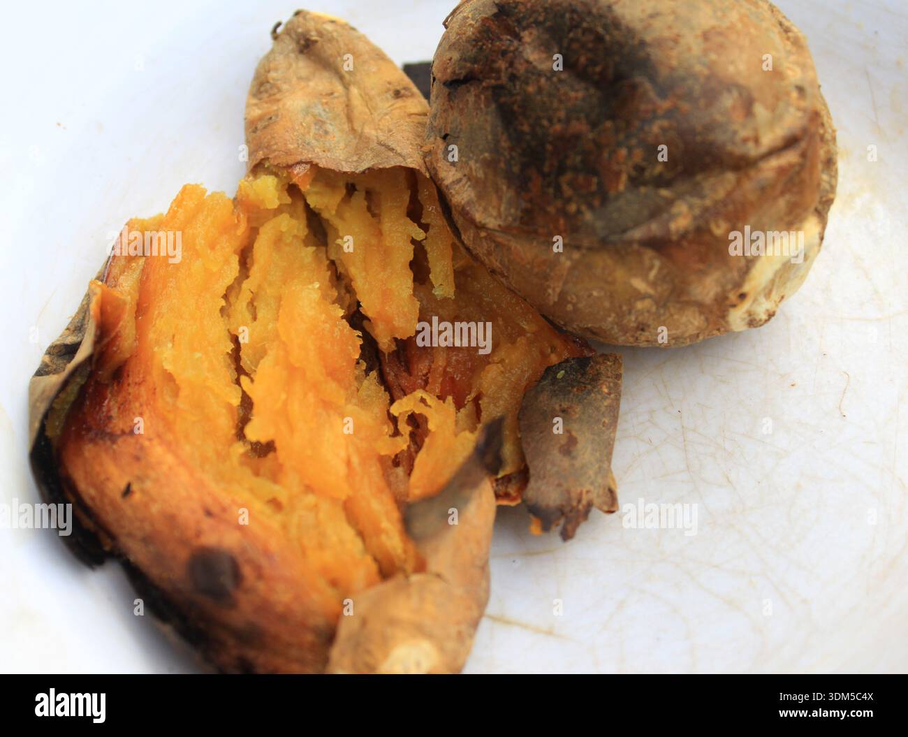 UBI madu yang dianggang dalam forno selama dua Jam Foto Stock