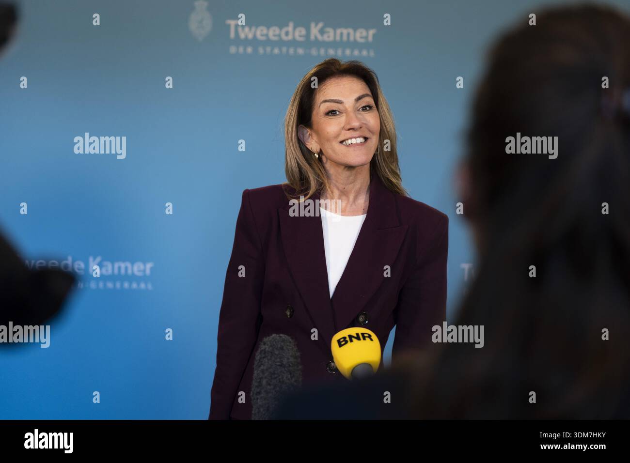 L'AIA - Dilan Yesilgoz (VVD) arriva nell'area di formazione della coalizione per un incontro con il formateur Rob Jetten (D66). JEROEN JUMELET / ANP netherlands OUT - belgio OUT Foto Stock