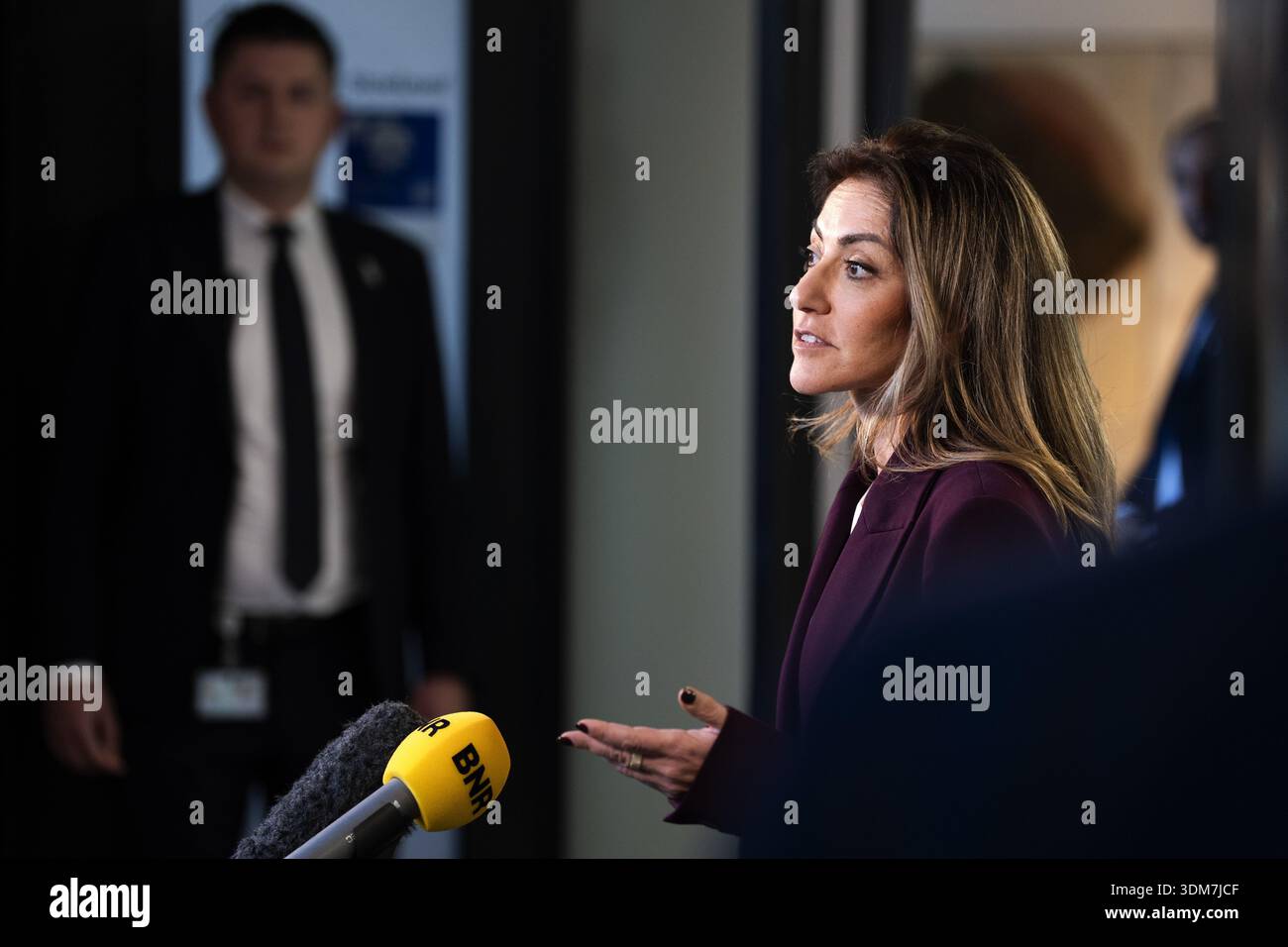 L'AIA - Dilan Yesilgoz (VVD) arriva nell'area di formazione della coalizione per un incontro con il formateur Rob Jetten (D66). JEROEN JUMELET / ANP netherlands OUT - belgio OUT Foto Stock