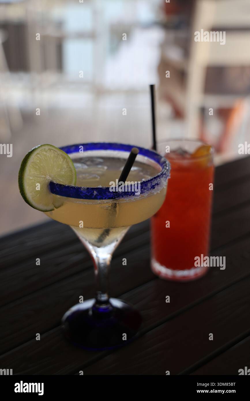 L'ora del cocktail significa margarita e punch al rum Foto Stock