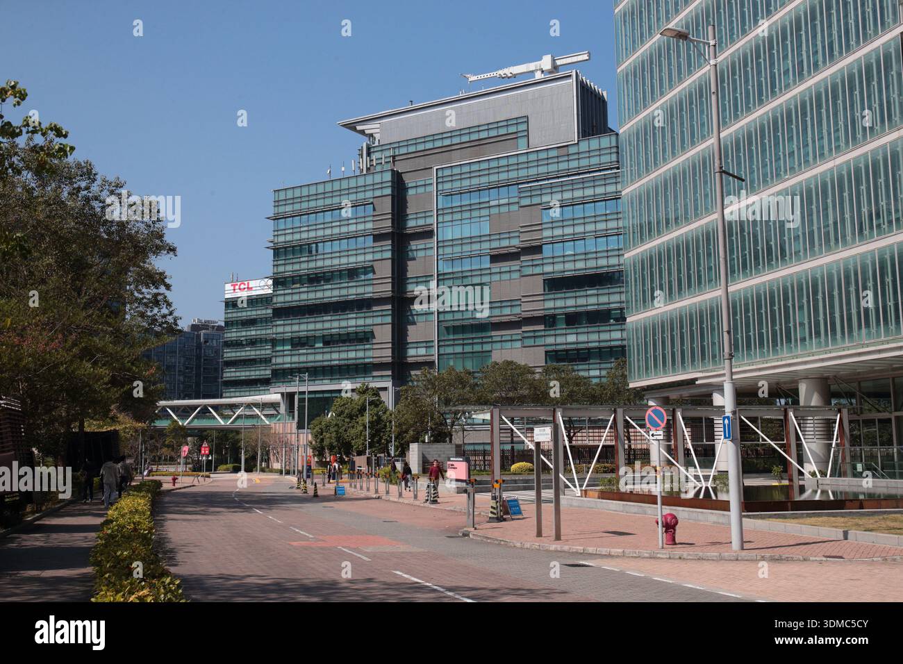 Vista degli edifici lungo la Science Park Road East, Hong Kong Science and Technology Park, Shatin, Hong Kong, Cina Foto Stock