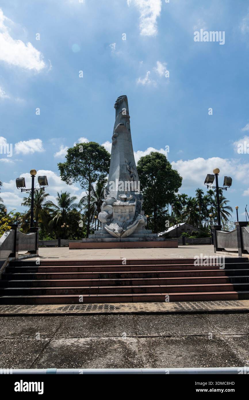 Ba Rai, Vietnam. Un monumento alla battaglia di Ba Rai (Operazione Coronado V) del 1967, uno scontro tra la forza fluviale mobile degli Stati Uniti e il Viet Cong. Foto Stock