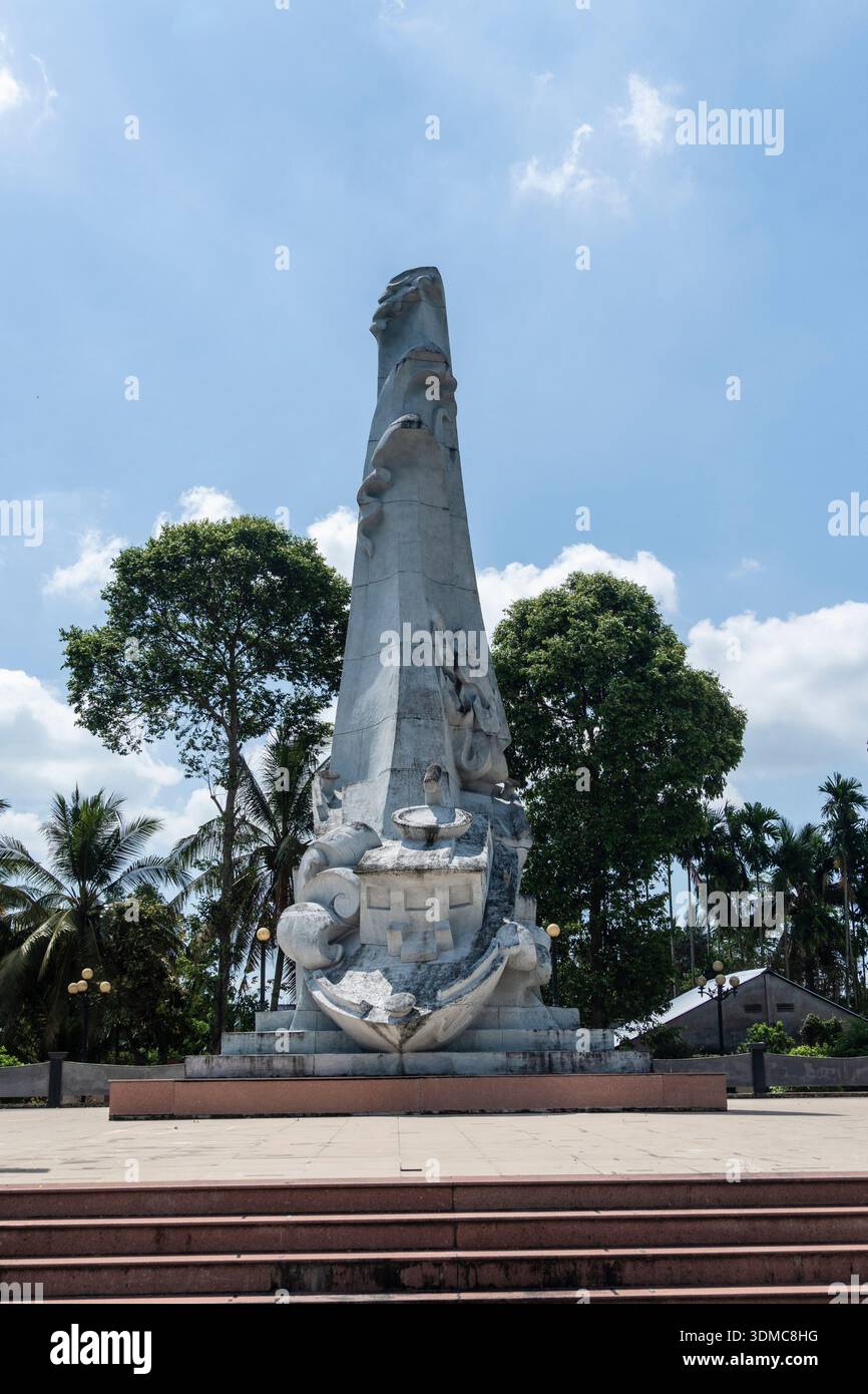 Ba Rai, Vietnam. Un monumento alla battaglia di Ba Rai (Operazione Coronado V) del 1967, uno scontro tra la forza fluviale mobile degli Stati Uniti e il Viet Cong. Foto Stock