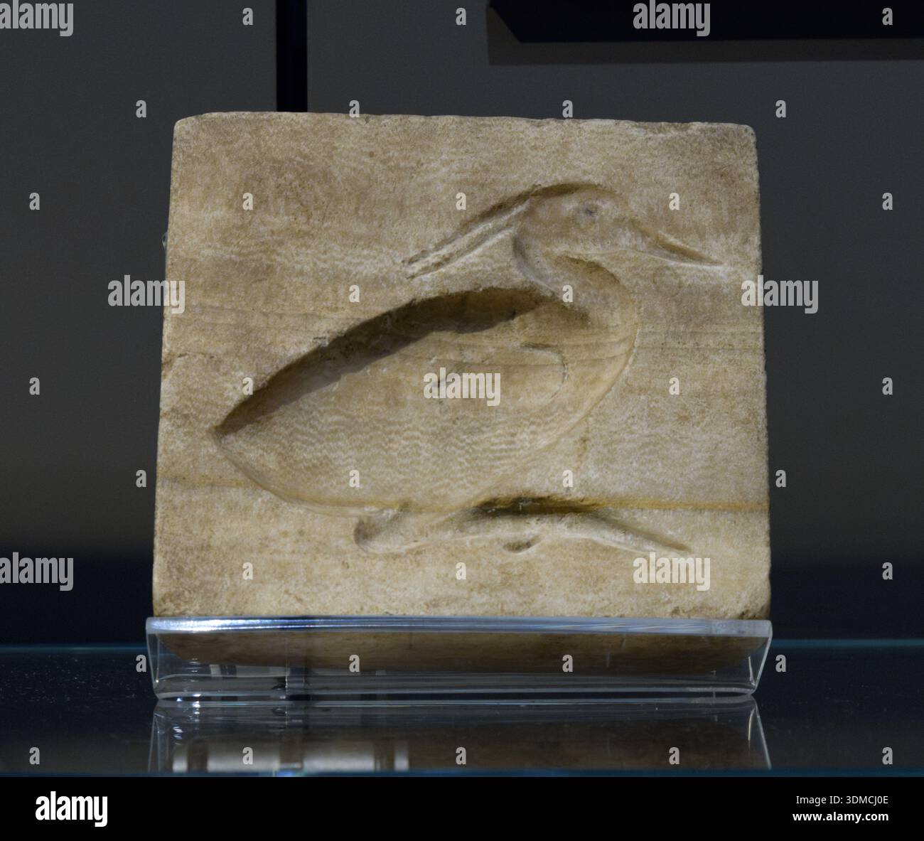Stampo calcareo per amuleti raffiguranti l'uccello benu (fenice), periodo ellenistico-romano, Museo Egizio, Torino, Italia. Foto Stock