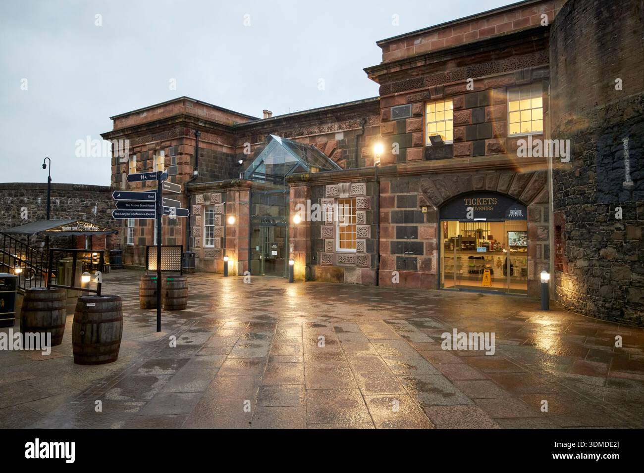 all'interno della porta d'ingresso crumlin road jail belfast irlanda del nord regno unito Foto Stock
