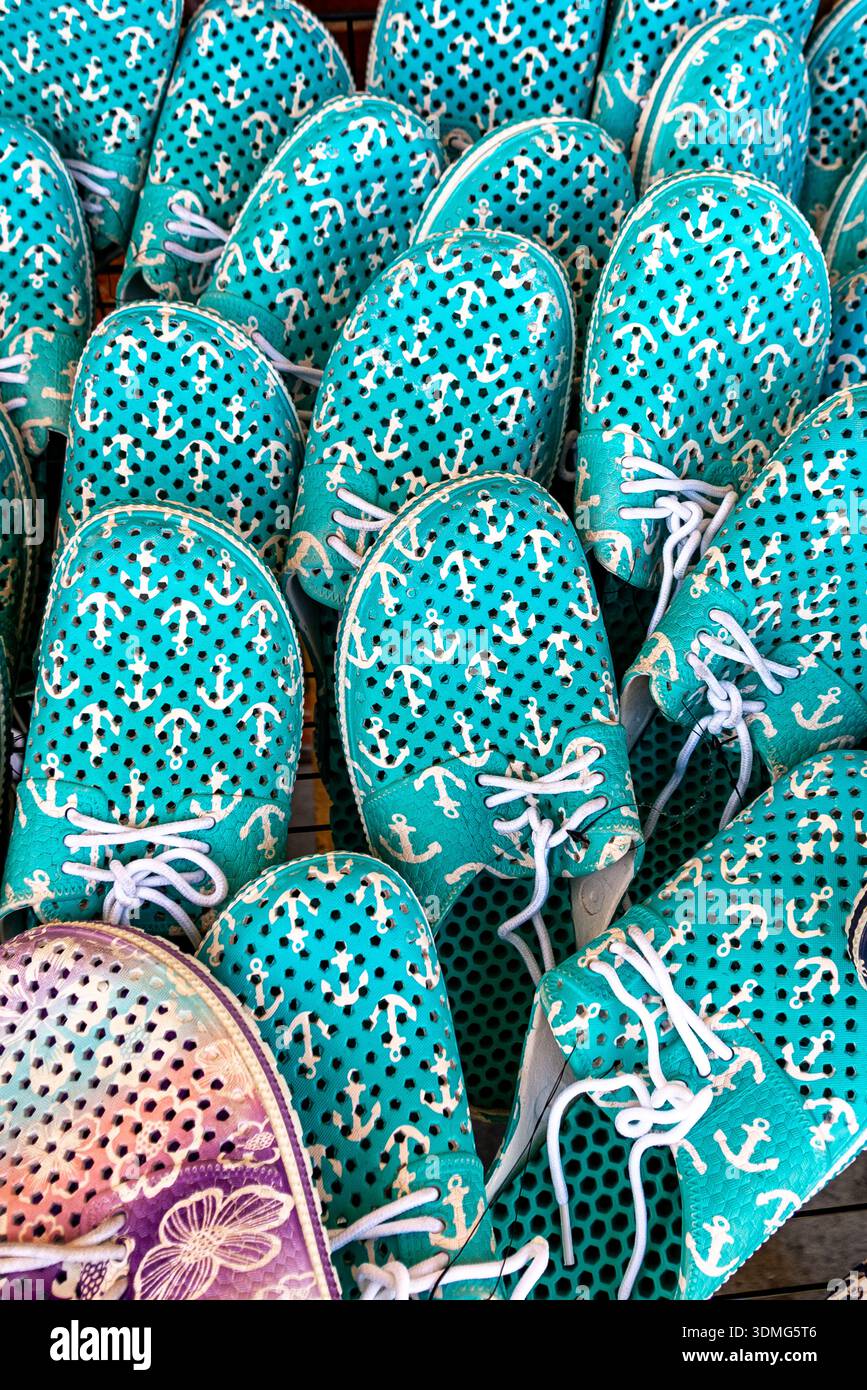 Scarpe estive pronte da indossare. Foto Stock