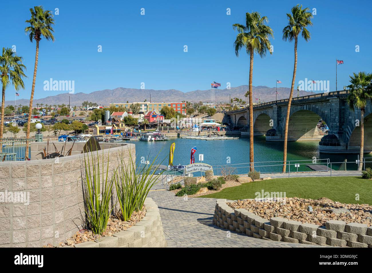 La città di Lake Havasu, simbolo dell'Arizona, e il turismo dal ponte di Londra. Foto Stock