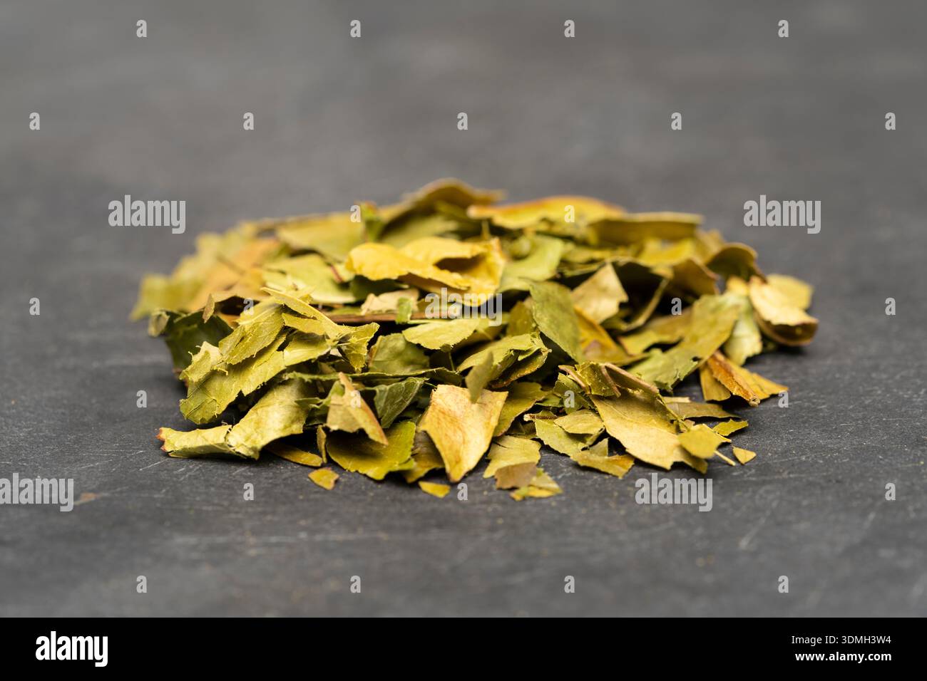 Foglia di caffè, tipica araba - erbe medicinali essiccate utilizzate nel tè di Okinawa per rilassataion, salute, longevità Foto Stock