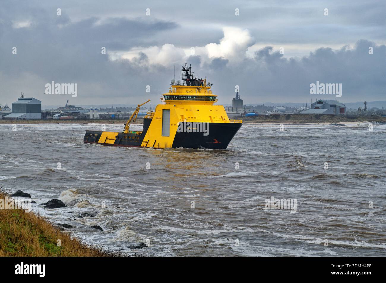 Odin Viking nave di rifornimento offshore in partenza dal porto di Montrose Foto Stock