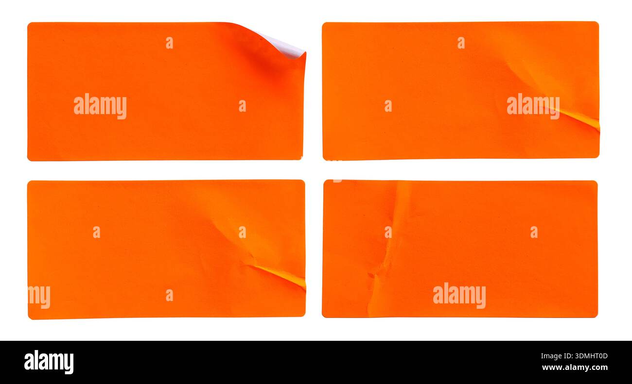 Set di quattro adesivi rettangolari arancioni vuoti o etichette con una trama di carta realistica Foto Stock