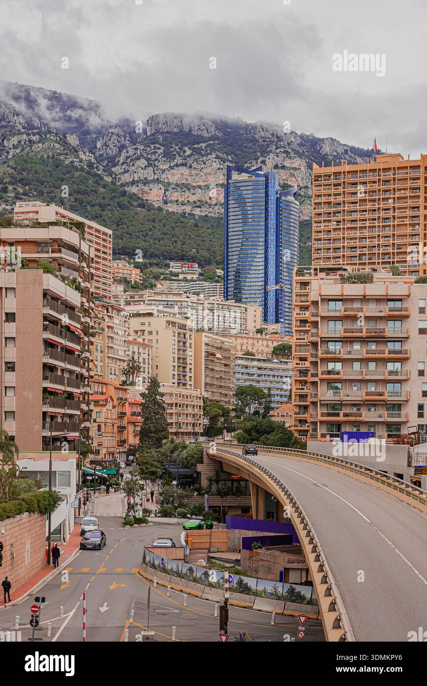 Architettura moderna e affascinante della città di Monte Carlo Foto Stock