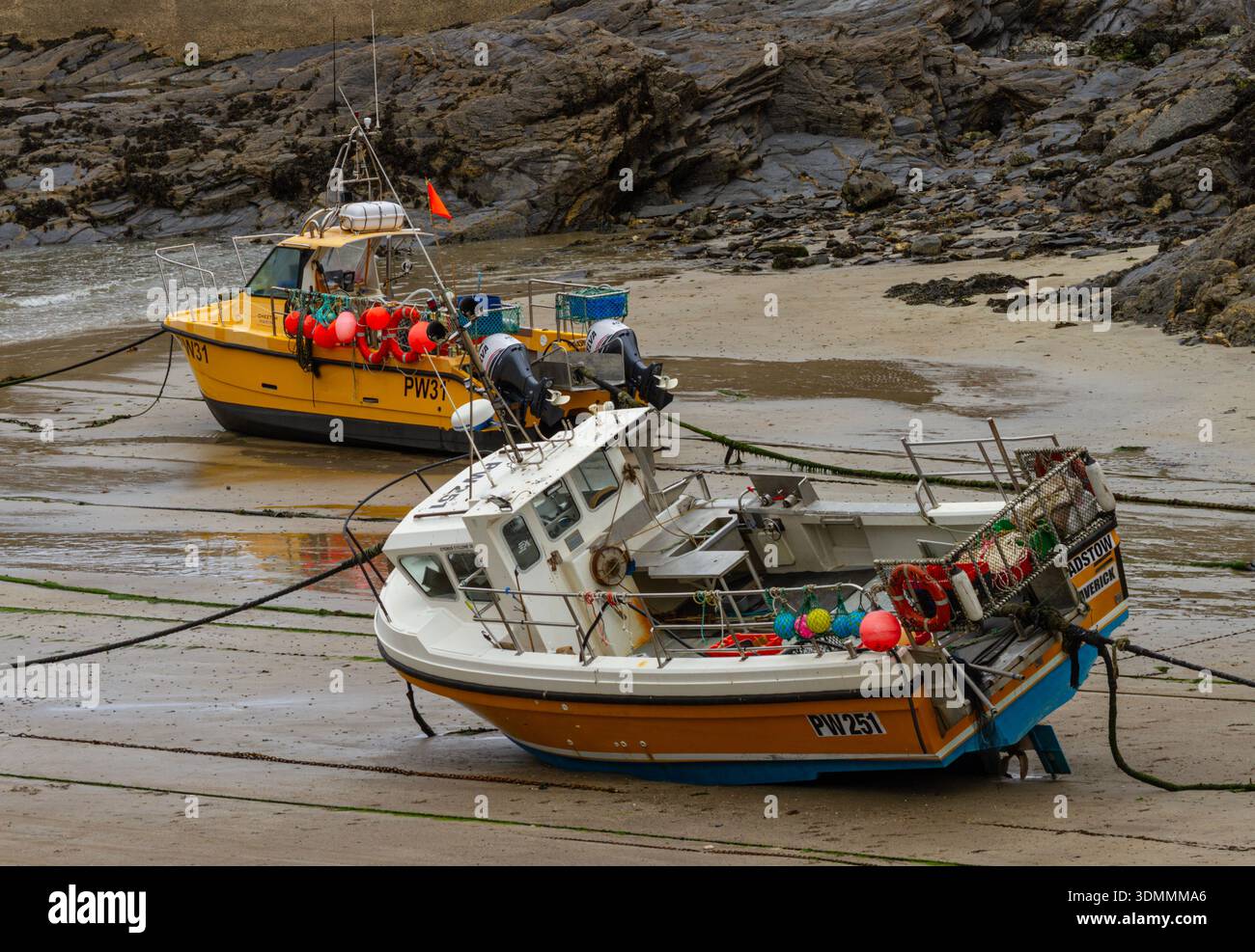 Barche da pesca di Port Isaac Foto Stock
