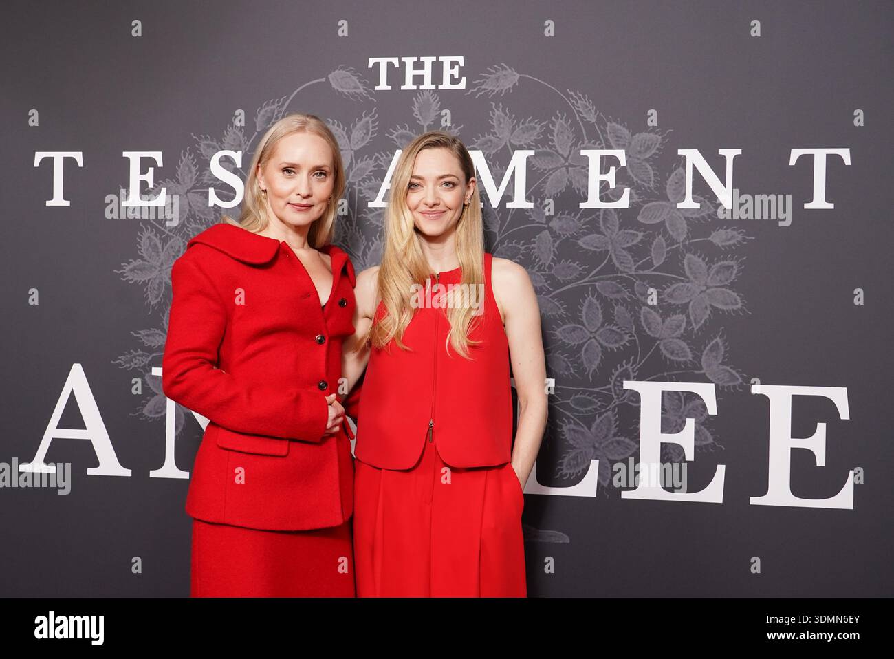 Mona Fastvold (a sinistra) e Amanda Seyfried arrivies al Picturehouse Central di Londra per la proiezione di gala britannica del Testamento di Ann Lee. Data foto: Venerdì 6 febbraio 2026. Foto Stock