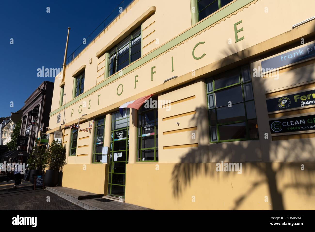 Esterno dell'ex edificio dell'ufficio postale di Devonport che ospita caffè e aziende a Devonport, Auckland, nuova Zelanda. Foto Stock