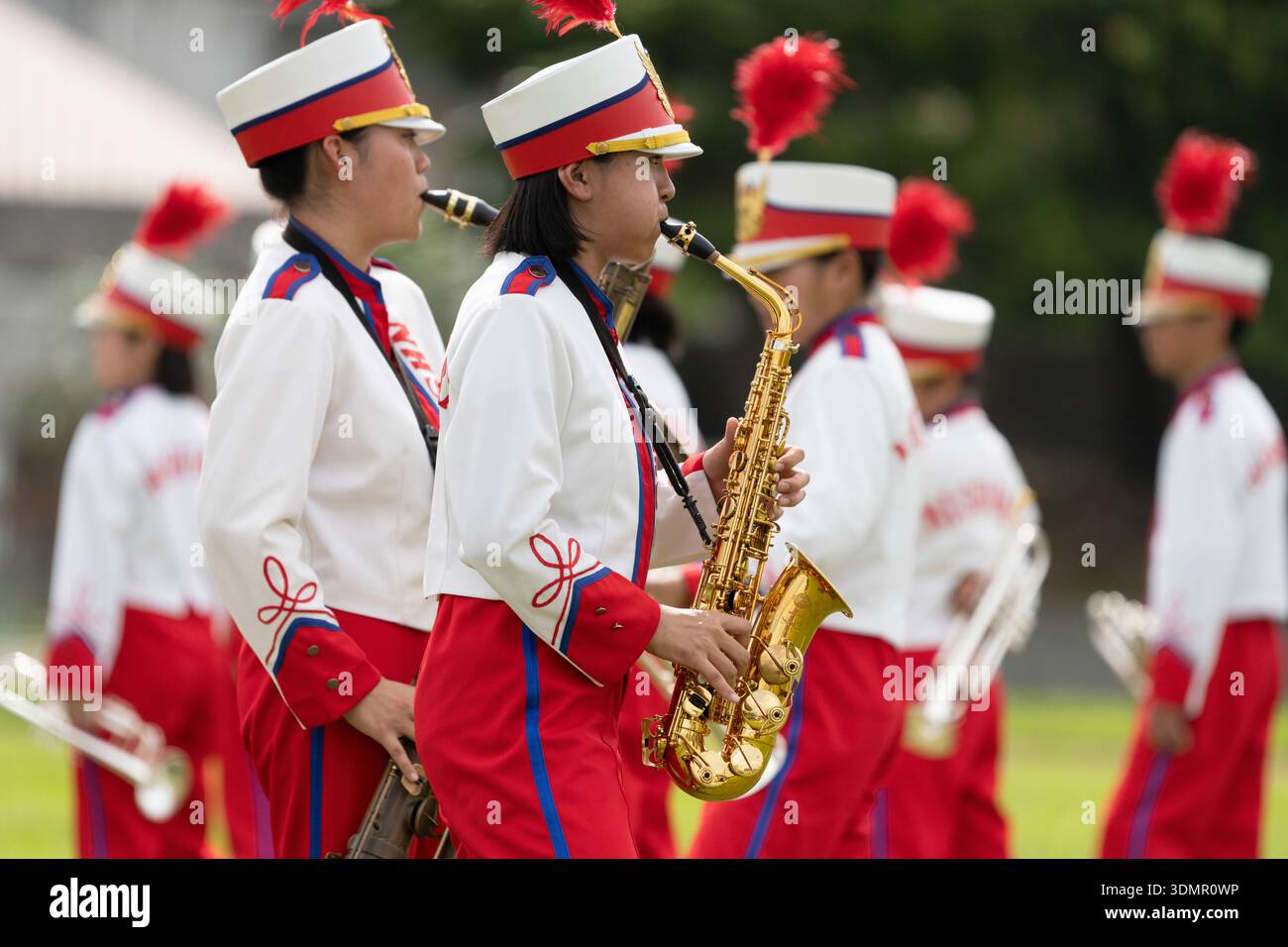 Banda di marching della scuola superiore giapponese al Ryukyu Guardian Lions contro Taipei Predators, partita di football americano Foto Stock