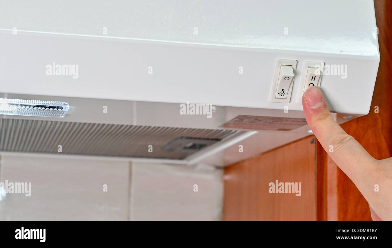 Primo piano del comando dell'interruttore della cappa della cucina Foto Stock