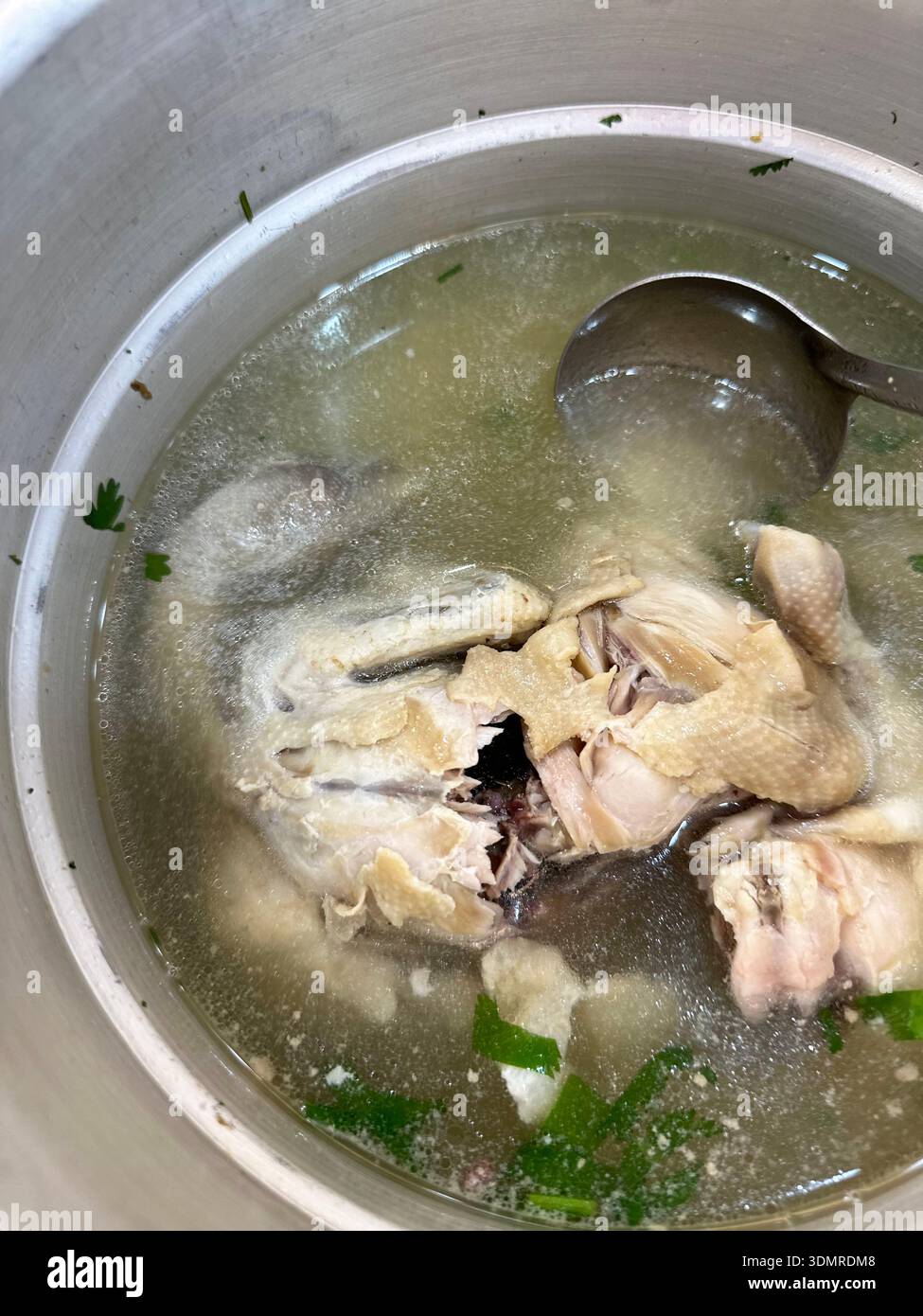 Pollo al vapore in un ristorante, Dunhuang, provincia cinese di Gansu Foto Stock