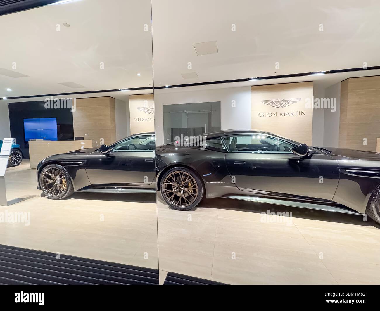 Aston Martin, Park Lane, Londra - Immagine stock catturata con smartphone