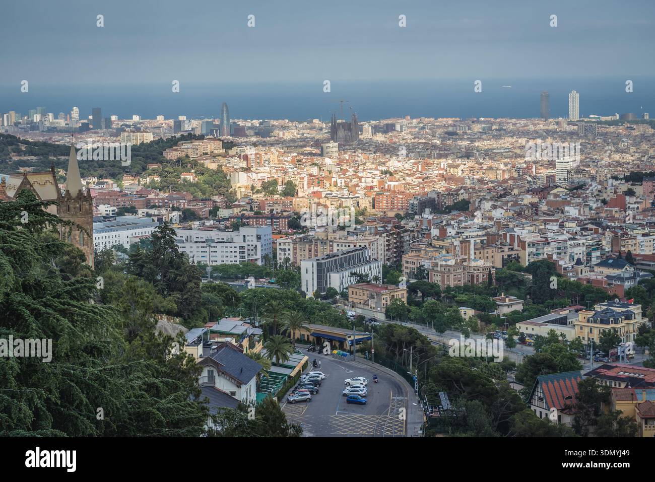 Barcellona, Spagna - 27 maggio 2015: Vista aerea dalla collina Tibidabo a Barcellona Foto Stock