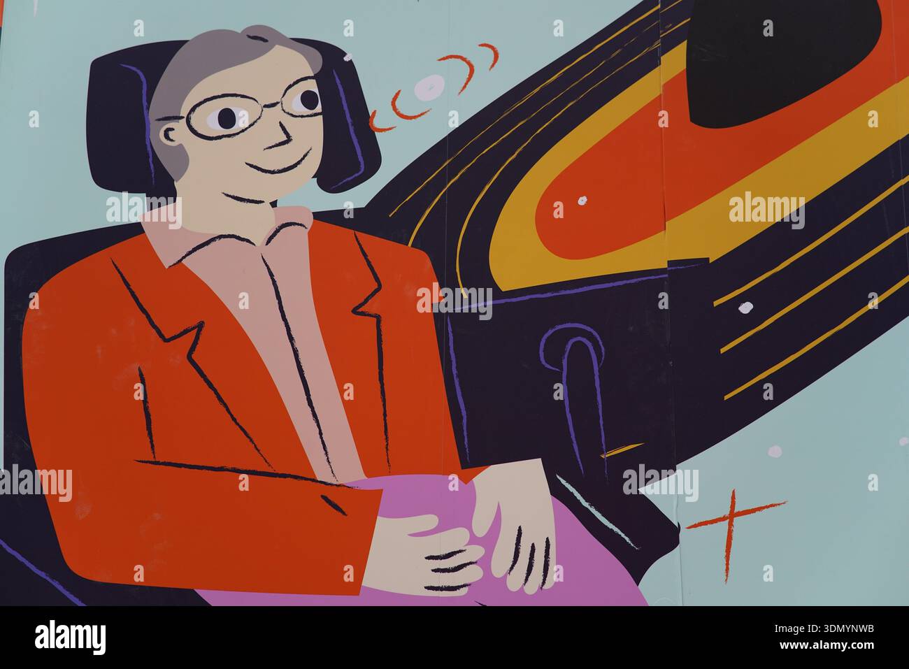 Donna anziana sorridente con occhiali che suonano il pianoforte a coda in un'illustrazione murale astratta dai colori vivaci. Cambridge, Inghilterra Foto Stock