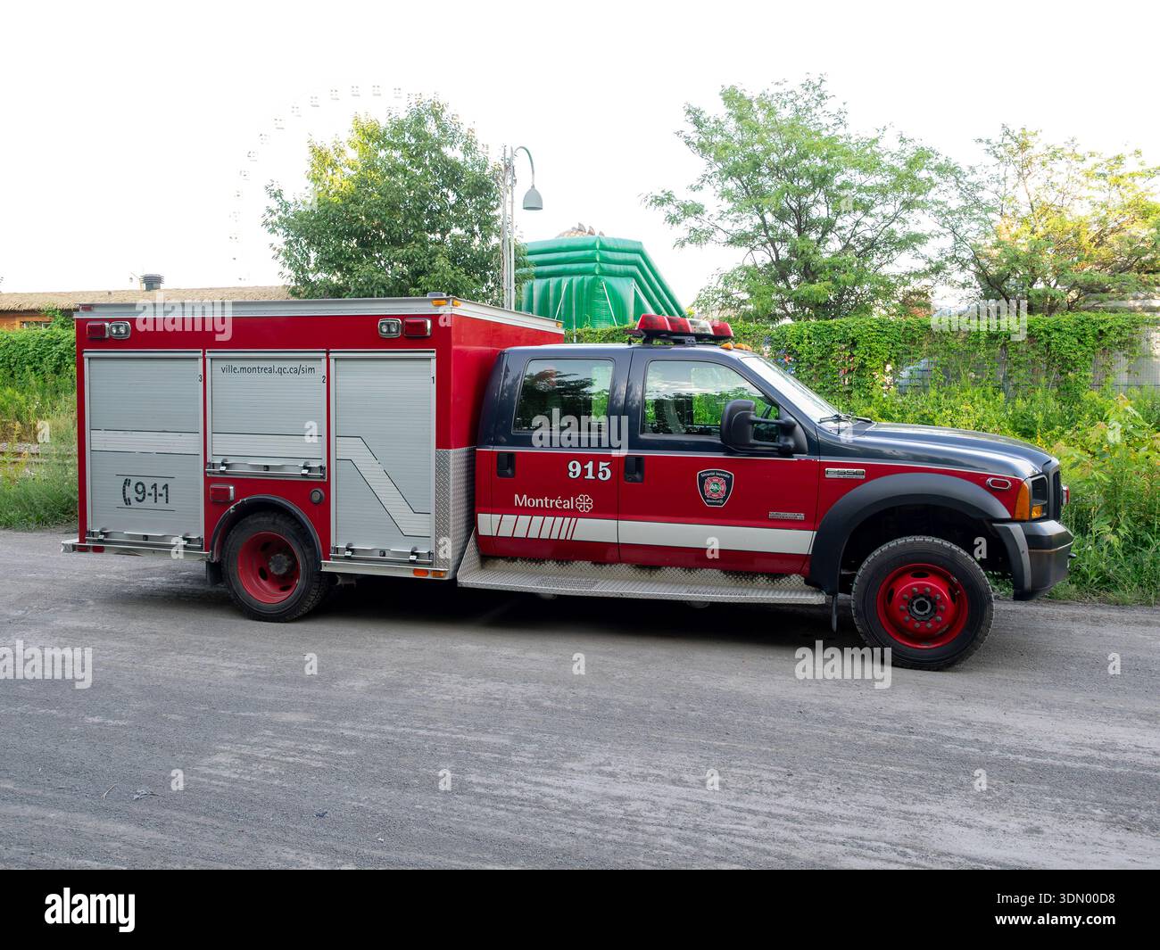 Montreal Fire Department Rescue Truck (unità 915) di stanza a Montreal, Quebec. Foto Stock