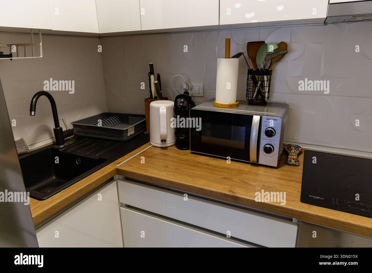 Moderno piano cottura compatto con vasca idromassaggio Silvercrest Foto Stock