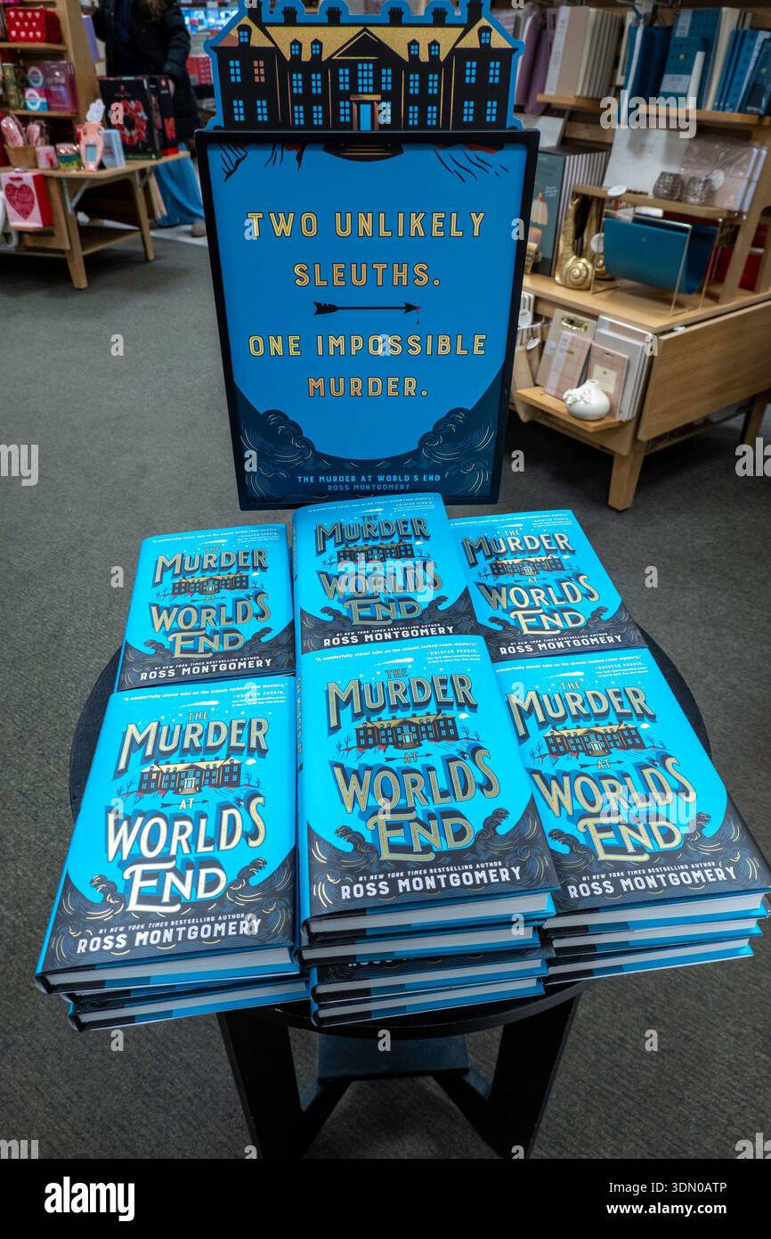 Barnes & Noble Booksellers sulla Fifth Avenue a New York City ha una vasta selezione di libri e riviste, Stati Uniti 2026 Foto Stock