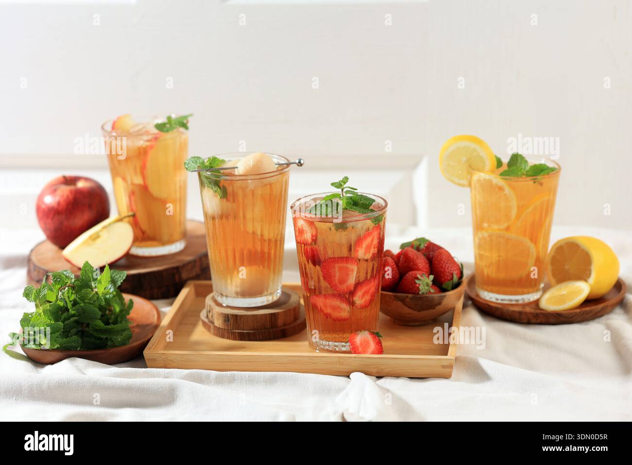Tè vari con frutta infuso, tè alle mele, tè al Lychee e tè al limone Foto Stock