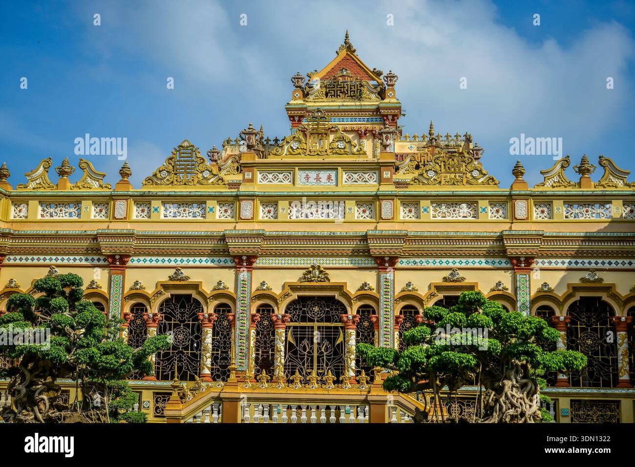 Vista dello storico Tempio di Vinh Trang, la città di My Tho, la provincia di Tien Giang, Vietnam. Foto Stock
