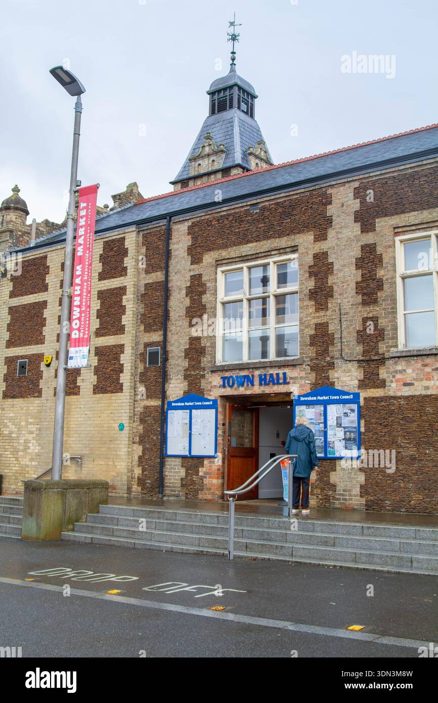Downham Market Town Hall in una giornata umida a febbraio Foto Stock