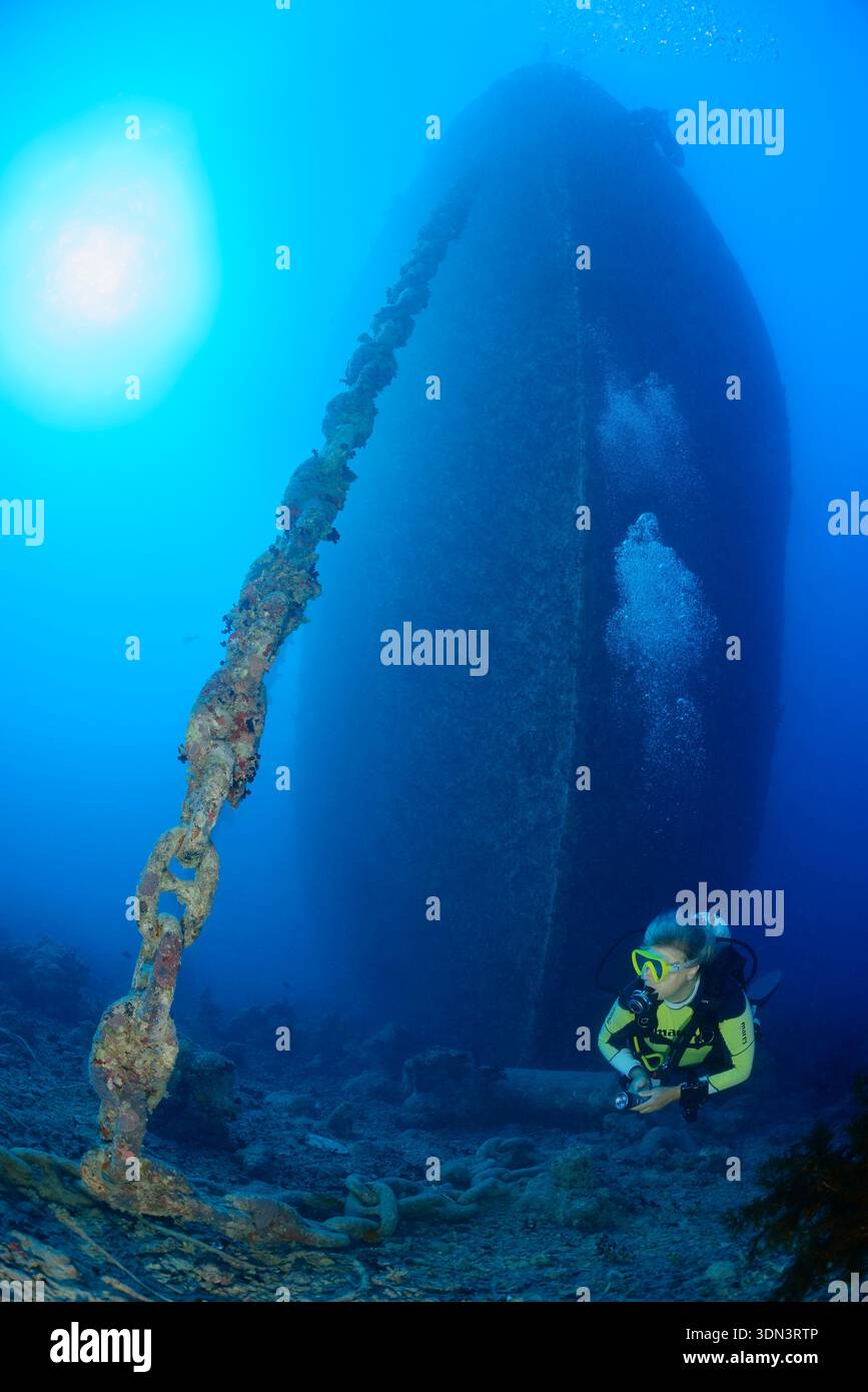 Relitto Thistlegorm con ancora e immersioni subacquee, Thislegorm, Mar Rosso, Egitto, Africa Foto Stock