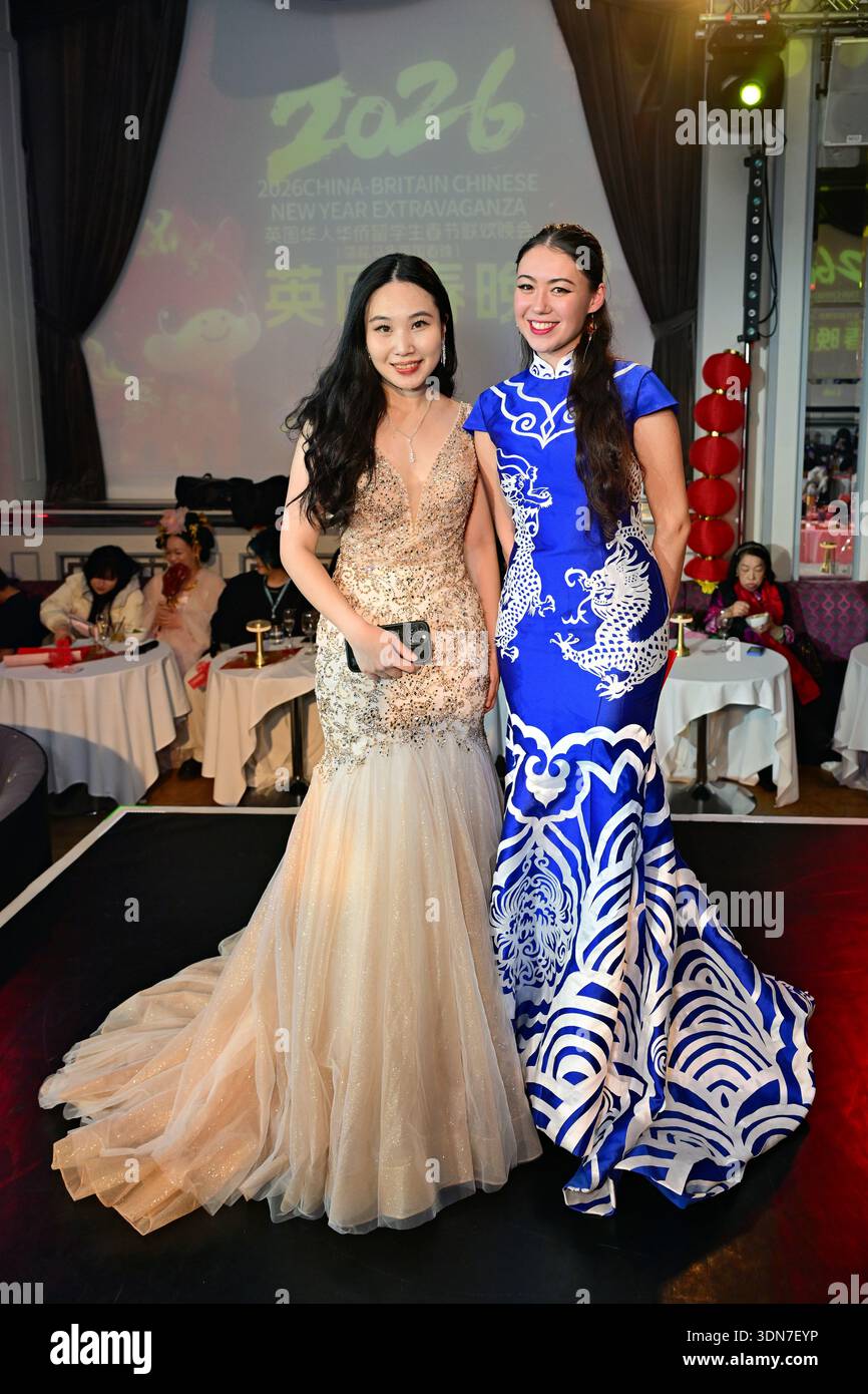 LONDRA, Regno Unito - 8 FEBBRAIO 2026: Il presentatore Danyang Chen e Jasmine Alexander alla YGCW UK ospita il 14° gala del capodanno cinese del Regno Unito che si terrà alla "2026 UK Chinese New Year Extravaganza", con oltre 20 gruppi che si esibiscono in concerto e che vedono la diaspora cinese del Regno Unito e tutto il mondo i cinesi mantengono ancora le loro molte celebrazioni tradizionali con un ricco patrimonio culturale cinese. L'orgoglio del patrimonio cinese è rappresentato da spettacoli che indossano costumi tradizionali cinesi e canti inni, sia classici che moderni al Bloomsbury Ballroom London, Regno Unito. (Poto di 李世惠/vedi li/Picture Capital) Foto Stock