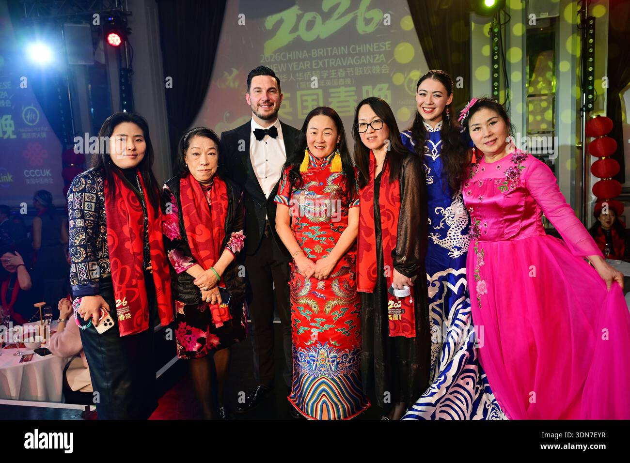 LONDRA, Regno Unito - 8 FEBBRAIO 2026: La presentatrice Jasmine Alexander, Connie Alexander, Paul McDowell alla YGCW UK ospita il 14° gala del capodanno cinese del Regno Unito che si terrà alla "2026 UK Chinese New Year Extravaganza", con oltre 20 gruppi che si esibiscono in occasione della diaspora cinese del Regno Unito e tutto il mondo i cinesi continuano a tenere le loro molte celebrazioni tradizionali con un ricco patrimonio culturale cinese. L'orgoglio del patrimonio cinese è rappresentato da spettacoli che indossano costumi tradizionali cinesi e canti inni, sia classici che moderni al Bloomsbury Ballroom London, Regno Unito. (Poto di 李世惠/vedere li/PIC Foto Stock