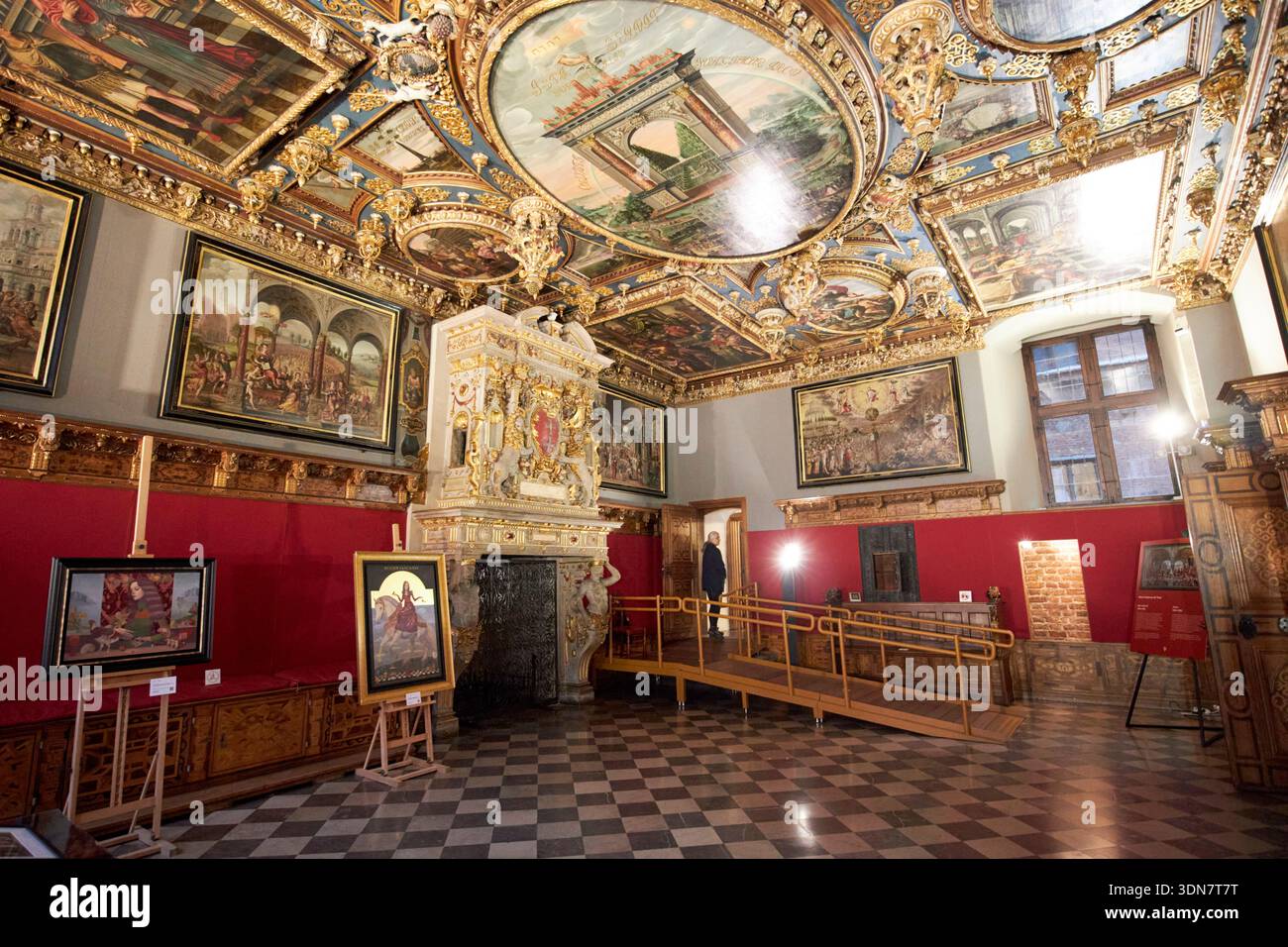 soffitto ornato nella grande sala weta ratusz glownego miasta principale museo del municipio di danzica in polonia Foto Stock