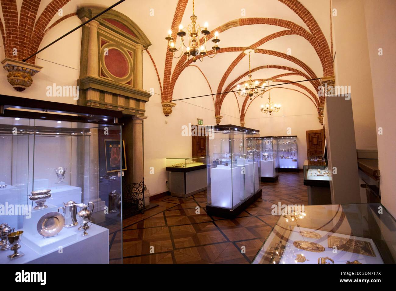 esposizioni di argenteria nel museo principale del municipio di danzica, in polonia, del ratusz glownego miasta Foto Stock