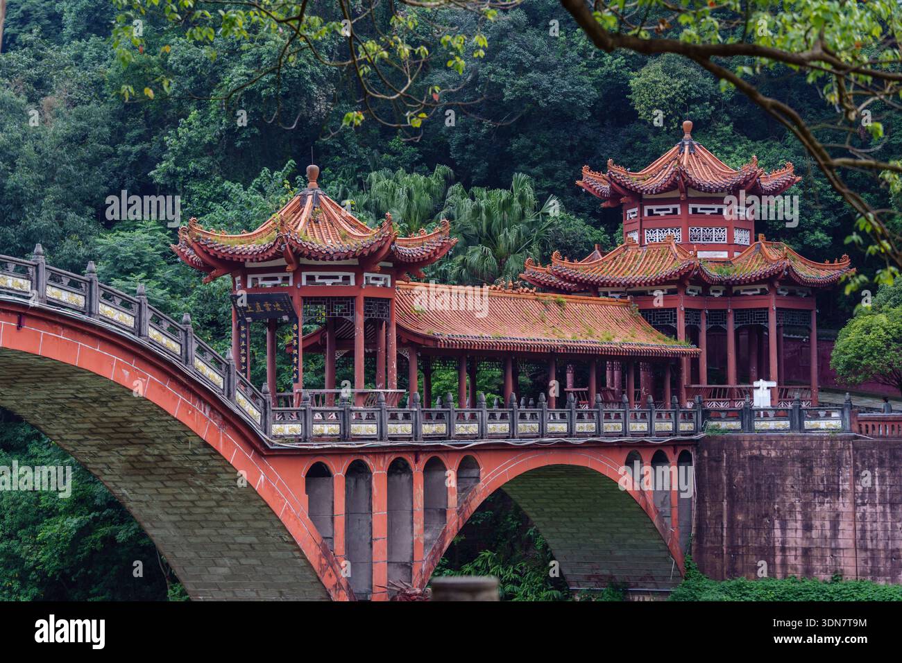 Haotu Bridge, Leshan Big Buddha Park, Leshan, Sichuan, Cina, Asia Foto Stock
