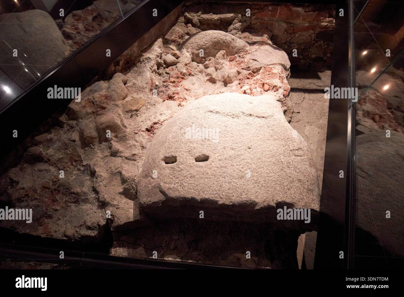 i vecchi e grandi mulini storici scoperti durante la costruzione del museo amber di danzica, polonia Foto Stock