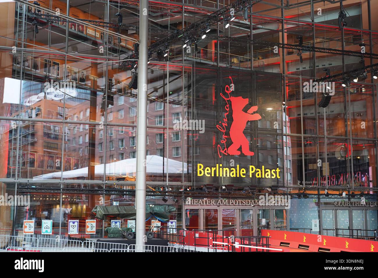 Berlino, Germania - 17 febbraio 2022: Berlinale Palast al Theater am Potsdamer Platz, sede principale del Berlin International Film Festival. Foto Stock