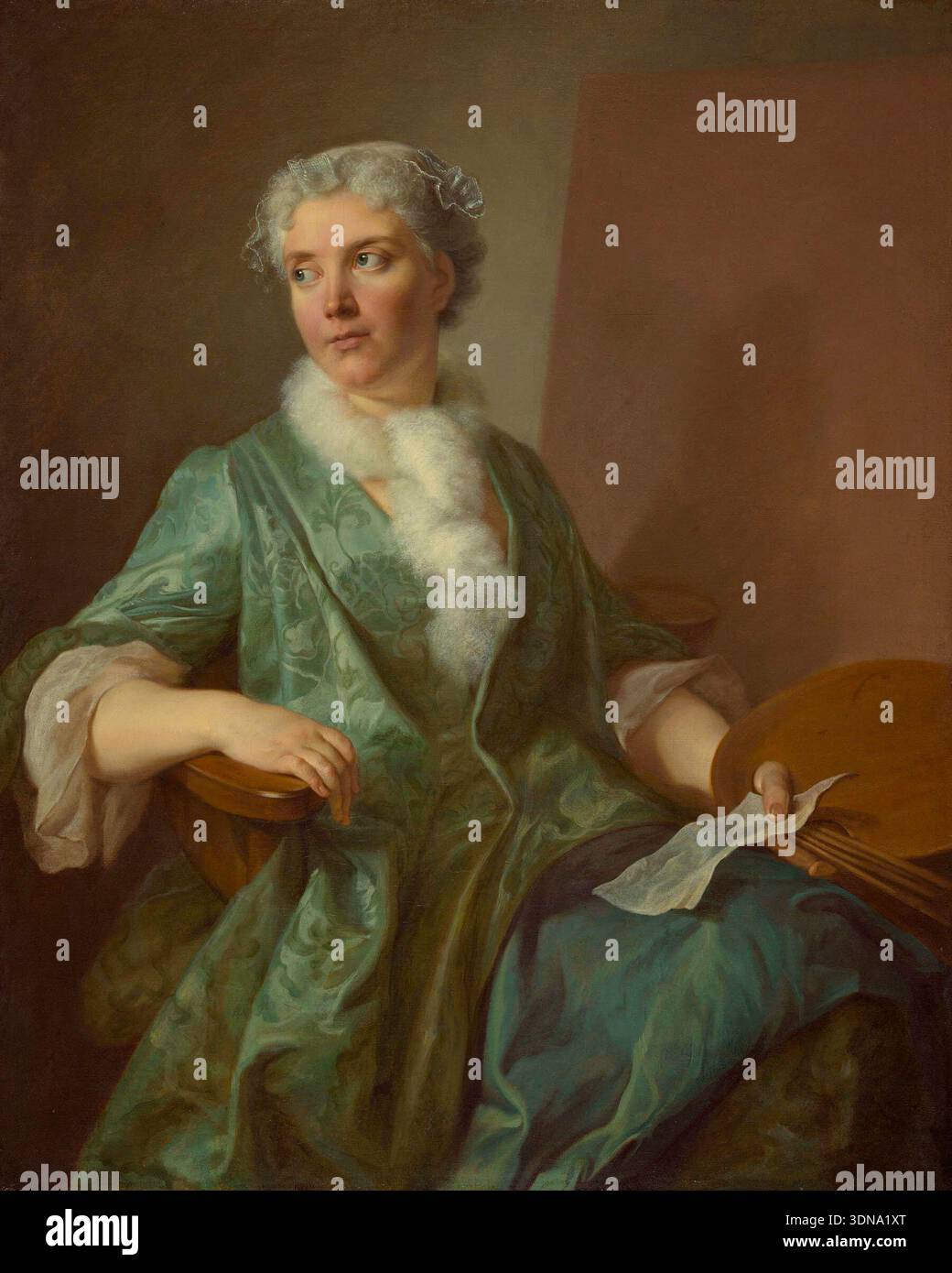 Ritratto di un artista, scuola francese, 1735 c., donna artista seduta a cavalletto che tiene la tavolozza, indossa un abito mattutino damascato verde con sciarpa swansdown Foto Stock