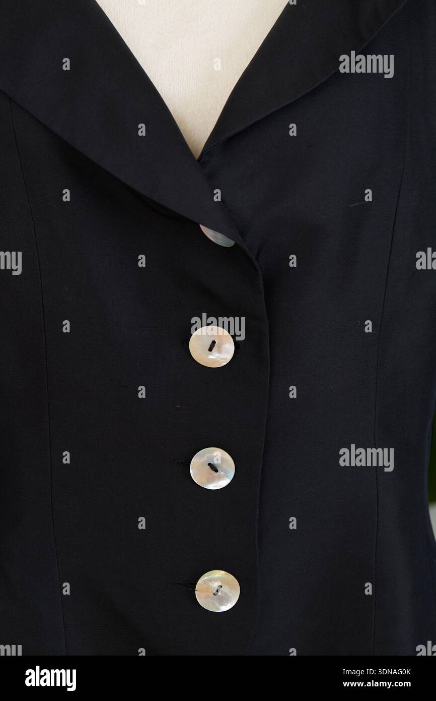 Abbigliamento vintage da donna su un manichino Foto Stock