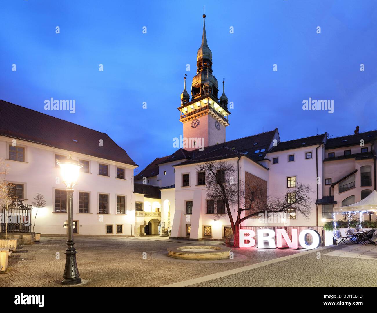 Il vecchio municipio di Brno di notte, Repubblica Ceca Foto Stock